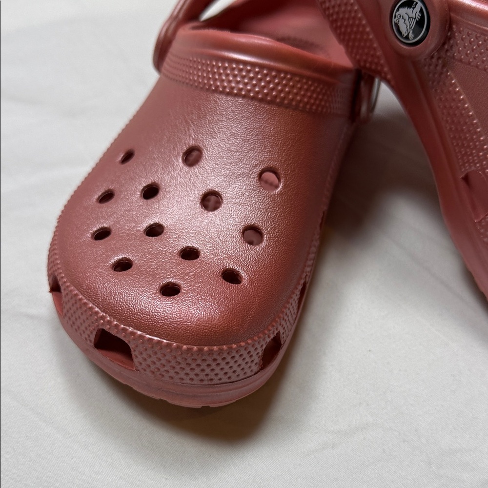 CROCS Women's Sandals in Deep Burgundy women’s6 men4, kids coral/metallic pink - Picture 5 of 16